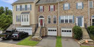 899 STONEFIELD Square NE Gallery 1