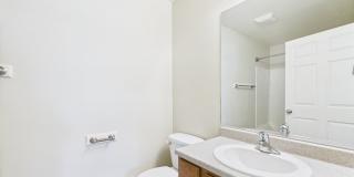 Bright & Spacious 3-Bedroom Apartment Gallery 14