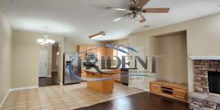 3-bedroom 2-bath home with den located in Edgewater Gallery 11
