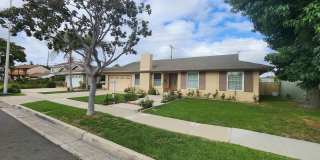 Quite Neighborhood: 3 Bedroom 2 Bath Home Gallery 1