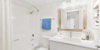 Meadow Glen Apartments Gallery 16