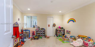 437 Holiday Dr Gallery 18