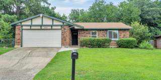 Beautifully Redone 3 Bedroom House! Available for Immediate Move in! Gallery 1