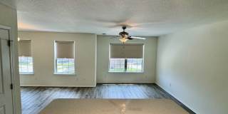 Nice 2 bedroom townhome close to I-49 Gallery 6