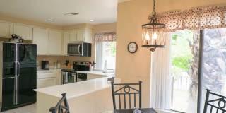Beautifully Furnished Condo with Mountain Views Beautifully Furnished Condo with Mountain Views Gallery 9