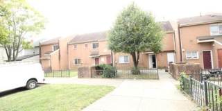 Renovated townhome with central air and off-street parking Gallery 1