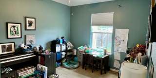 5 bedroom home with fenced in yard!!! Gallery 25