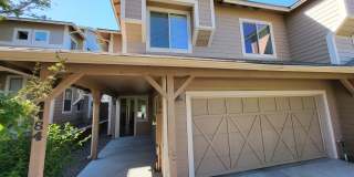Beautiful, Pet Friendly, Multi-level, 2110 sqft, Luxury Townhouse w/A/C! 3 Bed, 2.5 Bath, + Loft - Avail. June 10th! Gallery 1