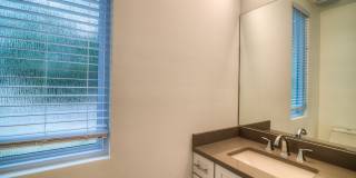 UT PRE-LEASE: Constructed August 2018, Luxury North Campus 3 bed / 3 bath home Gallery 13