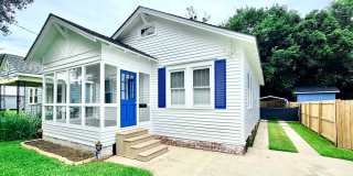 2BR Home with Sunroom & Extended Driveway 2BR Home with Sunroom & Extended Driveway Gallery 1