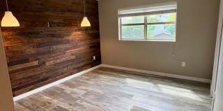 Central Point - Refined Townhouse with Dual Primary Suites Gallery 17