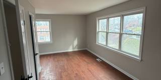Beautiful 3 Bedroom 2 bath Townhome Conveniently Located and updated Gallery 10