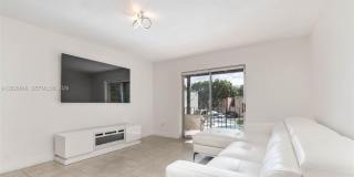 10748 N Kendall Dr Gallery 1