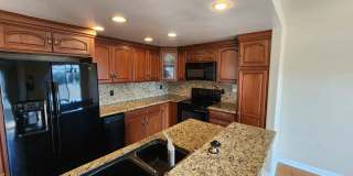 Parkway Manor Community - La Mesa - Upper Unit - Remodeled - 2 Car Garage Parkway Manor Community - La Mesa - Upper Unit - Remodeled - 2 Car Garage Gallery 1