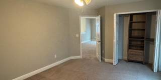 Spacious 5-Bedroom Riverview Home Gallery 41
