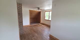 Handicap Accessible with 4 Bedrooms + Bonus Room & 2 Full Baths (Month-to-Month leases only) Gallery 8