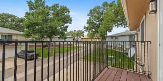 Charming 2BR Townhome w/ Attached Garage in Prime Lakewood Location! Gallery 3