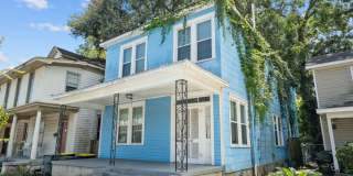 Historic Charm Meets Modern Living - Spacious 4BR Home Near Forsyth Park Gallery 1