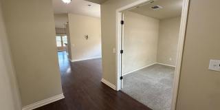 Beautiful and Cozy 3bed/2bath with an Office Available in North Norman! Gallery 6