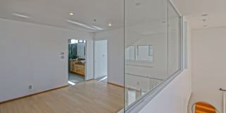 MODERN & BRIGHT. TOP-FLOOR, 4BR3BA HOUSE-LIKE APARTMENT W/ OPEN FLOOR PLAN, 3 DECKS FOR INDOOR/OUTDOOR LIVING & 2-CAR GARAGE JUST BLOCKS TO ABBOT KINNEY, PARK & MINS TO CANALS & BEACH! Gallery 32