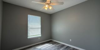 Cottage Style Home in Savannah Trace Gallery 12