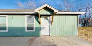 Charming 3-Bedroom Home with Hardwood Floors & Large Backyard – Lubbock, TX Gallery 1