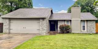 Stylish & Convenient 3/2/2 Home in Jenks Gallery 1