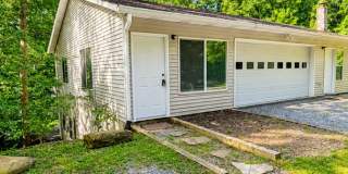 Black Mountain Garage Apartment- One occupant only! 6 Month Lease! Gallery 1