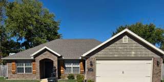 4-Bedroom Home with Fenced Yard & 2-Car Garage 4-Bedroom Home with Fenced Yard & 2-Car Garage Gallery 1