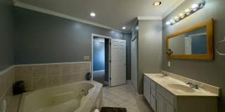 Charming 2Bed/2.5Bath in Washington Vilage - Extra Space in the Basement Gallery 24