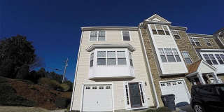 Room in 4 Bedroom Home at Haywards Heath Ln Gallery 1