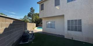 Pool & Spa plus 4 bedrooms Gallery 37