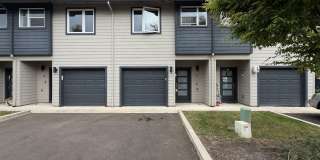 Stylish 3 Bedroom Rental with Center Island, Spacious Primary Suite, Upstairs Laundry & Garage Gallery 1