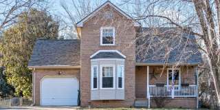 LARGE FENCED IN YARD!!! Gallery 1