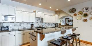 Luxury Townhome at The Cove at Eagle Mountain in Park Meadows Gallery 9