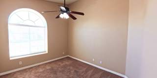 Beautiful 4 bedroom for rent. Gallery 24