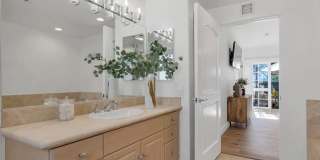 Hidden-Gem Townhouse in WeHo: 2 Bed/2.5 Bath, Private Entrance + Patios, 2 Parking, Norma Triangle Gallery 18