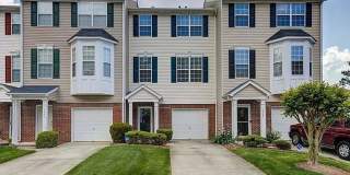 Beautiful 3 bedroom, 3 1/2 bathroom townhome in Tarrant Trace Gallery 1
