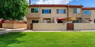Stylish Dobson Glen Townhome | Updated Kitchen, Loft & Pool Access Stylish Dobson Glen Townhome | Updated Kitchen, Loft & Pool Access Gallery 1