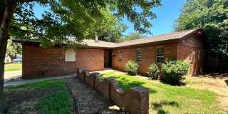 Large 3 Bedroom 1.5 Bathrooms***GARAGE CONVERSION IS 2 BONUS ROOMS*** in MWC * Available NOW (Post & Reno Major Cross Streets) Gallery 1