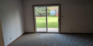 Fully Updated 3 Bedroom 3 Bath Townhouse with 2 Stall Attatched Garage Fully Updated 3 Bedroom 3 Bath Townhouse with 2 Stall Attatched Garage Gallery 10