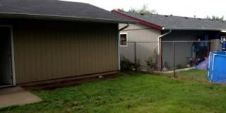 Beautifully Updated 4-Bedroom Home with Large Fenced Yard & Fire Pit Gallery 10