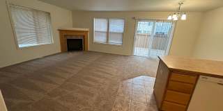 Spacious 2 bed/2.5 bath with bonus room townhome off Road 68 Gallery 33