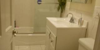 Huge 4 bedroom unit with A/C,  in-unit laundry and parking in Oak Square! Gallery 28