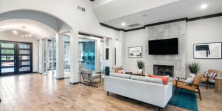 Hollister Place Gallery 7
