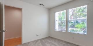 Available Now! Tri-Level 3 Bedroom 3.5 Bath Townhome!! Gallery 50