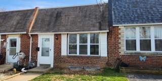Row home with stainless appliances, central a/c, small pets ok*! Gallery 1