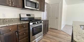 Desert Bluff 4 Bed Home! Gallery 7