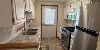 Charming 2BD/1BA Townhome in Burlington’s New North End Gallery 14