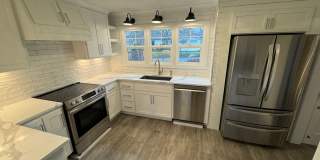 Fully Renovated 4 Bed Home w/ Fenced Backyard, W/D's in Unit. Gallery 4